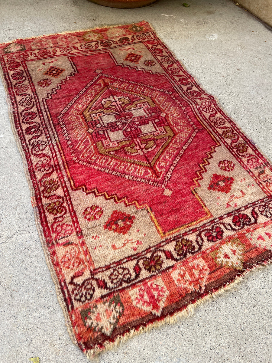 1'6 x 2'7 Antique Turkish scatter rug #2086 / 2x3 Vintage Rug
