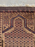 mihrab motif in persian prayer rug