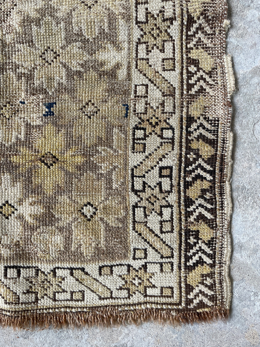 Super Small Neutral Vintage Scatter Rug Mat / 1'10 x 2'3 Antique Rug ...