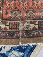 Close-up of undyed camel wool final border band and some scattered wear.