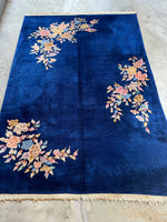 Handwoven Chinese Art Deco rug with wool and pastel floral clusters.
