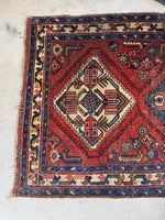 Coral, aqua, cantaloupe, and pink accents in the rug’s medallions.