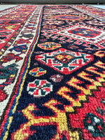 Side angle of runner displaying border and field contrast.