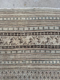 Detailed border bands of an antique Persian Seraband rug with intricate weaving.