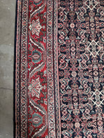Mid-20th century Mahal rug with serrated leaf and floret border