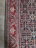 Mid-20th century Mahal rug with serrated leaf and floret border