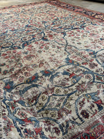 Overview of main field with scattered wear patterns.