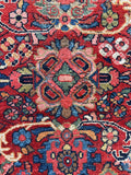 Decorative Persian Mahal rug with vibrant color scheme.
